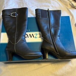 Women’s Brown Leather Knee High Boots. Wide Shaft. Size 8.5W